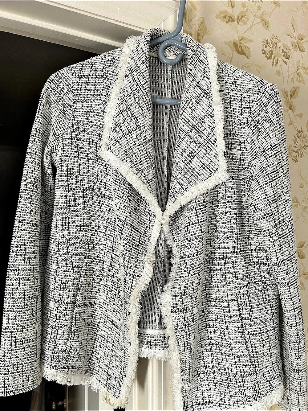 Club Monaco Textured Boucle soft Blazer in White & Black